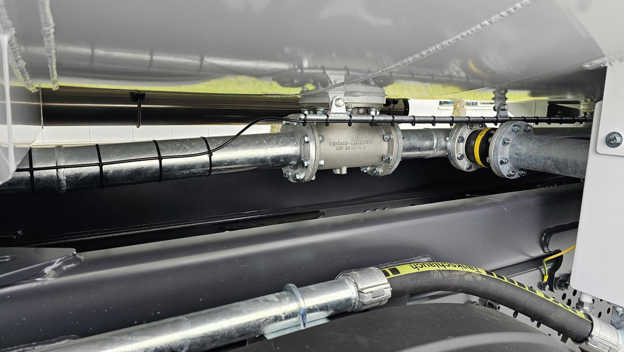 Leasing de MERCEDES-BENZ Actros 3340 ADR Euro 3 MERCEDES-BENZ Actros 3340 ADR Euro 3: foto 14 Leasing de MERCEDES-BENZ Actros 3340 ADR Euro 3 MERCEDES-BENZ Actros 3340 ADR Euro 3: foto 14