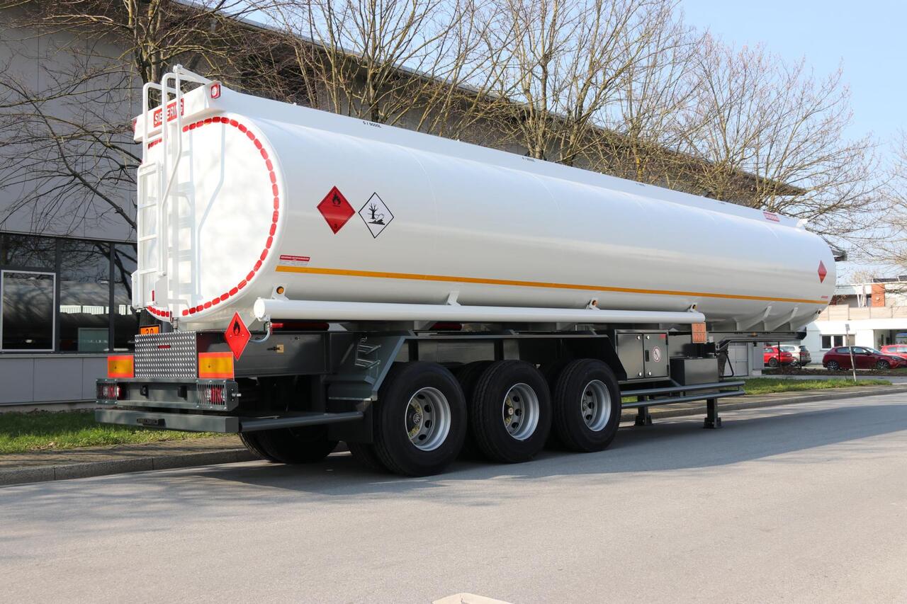 Sievering 45000 LITRES ADR SEMI REMORQUE CITERNE DE CARBURANT - Semirremolque cisterna: foto 2 Sievering 45000 LITRES ADR SEMI REMORQUE CITERNE DE CARBURANT - Semirremolque cisterna: foto 2