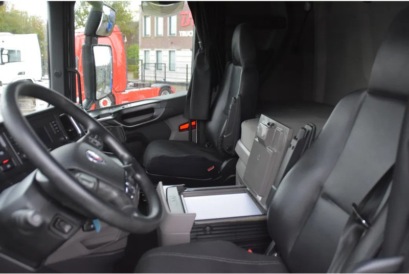 Scania S410 NGS 4x2EB MEGA 95 cm or 103 cm driving height - RETARDER - 773 TKM - FULL AIR - PARK. AIRCO - LEATHER SEATS - 2 x FUEL TANK - Cabeza tractora: foto 5 Scania S410 NGS 4x2EB MEGA 95 cm or 103 cm driving height - RETARDER - 773 TKM - FULL AIR - PARK. AIRCO - LEATHER SEATS - 2 x FUEL TANK - Cabeza tractora: foto 5