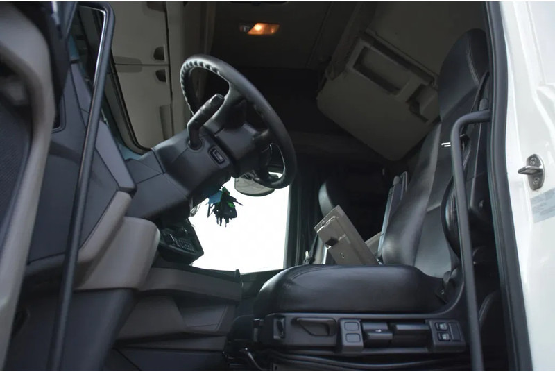 Scania S410 NGS 4x2EB MEGA 95 cm or 103 cm driving height - RETARDER - 817 TKM - FULL AIR - PARK. AIRCO - LEATHER SEATS - 2 x FUEL TANK - Cabeza tractora: foto 4 Scania S410 NGS 4x2EB MEGA 95 cm or 103 cm driving height - RETARDER - 817 TKM - FULL AIR - PARK. AIRCO - LEATHER SEATS - 2 x FUEL TANK - Cabeza tractora: foto 4