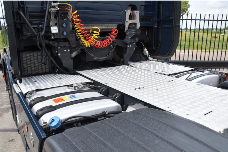 Scania S520 V8 NGS 6x2/4NB - RETARDER - FULL AIR - PARK. AIRCO - ACC - 2 x FUEL TANKS - LED LIGHTS - TOP CONDITION - - Cabeza tractora: foto 4 Scania S520 V8 NGS 6x2/4NB - RETARDER - FULL AIR - PARK. AIRCO - ACC - 2 x FUEL TANKS - LED LIGHTS - TOP CONDITION - - Cabeza tractora: foto 4