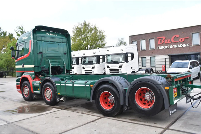 Scania R520 HL V8 8x2 - EURO 6 - MANUAL - RETARDER - WHEELBASE: 510 cm - 10 TONS FRONT AXLE - XENON - - Camión portacontenedore/ Intercambiable: foto 3 Scania R520 HL V8 8x2 - EURO 6 - MANUAL - RETARDER - WHEELBASE: 510 cm - 10 TONS FRONT AXLE - XENON - - Camión portacontenedore/ Intercambiable: foto 3
