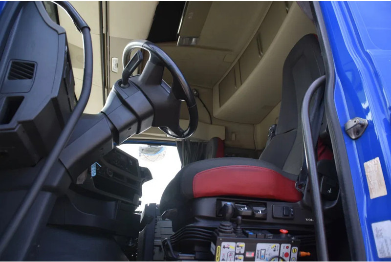 Volvo FH 460 6x2*4 - PALFINGER HOOKLIFT - 841 TKM - PARK. AIRCO - WHEELBASE: 480 CM - PTO - TOP CONDITION - - Camión multibasculante: foto 4 Volvo FH 460 6x2*4 - PALFINGER HOOKLIFT - 841 TKM - PARK. AIRCO - WHEELBASE: 480 CM - PTO - TOP CONDITION - - Camión multibasculante: foto 4