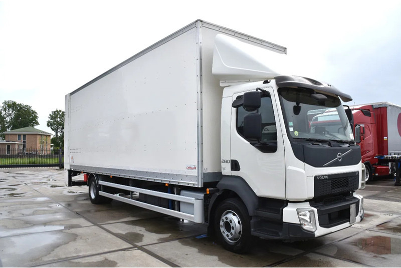 Volvo FL 280 4x2 + BOX - 294 TKM - AIRCO - DOUBLE CARGOFLOOR - ELEVATOR - REMOTE CONTROL - CAMERA - - Camión caja cerrada: foto 4 Volvo FL 280 4x2 + BOX - 294 TKM - AIRCO - DOUBLE CARGOFLOOR - ELEVATOR - REMOTE CONTROL - CAMERA - - Camión caja cerrada: foto 4