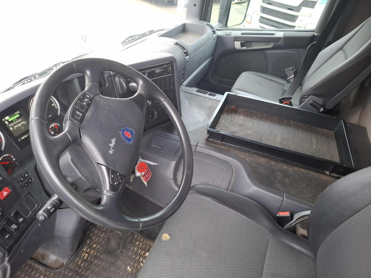 SCANIA SCANIA P250 Fourgon Hayon - Camión chasis: foto 3 SCANIA SCANIA P250 Fourgon Hayon - Camión chasis: foto 3