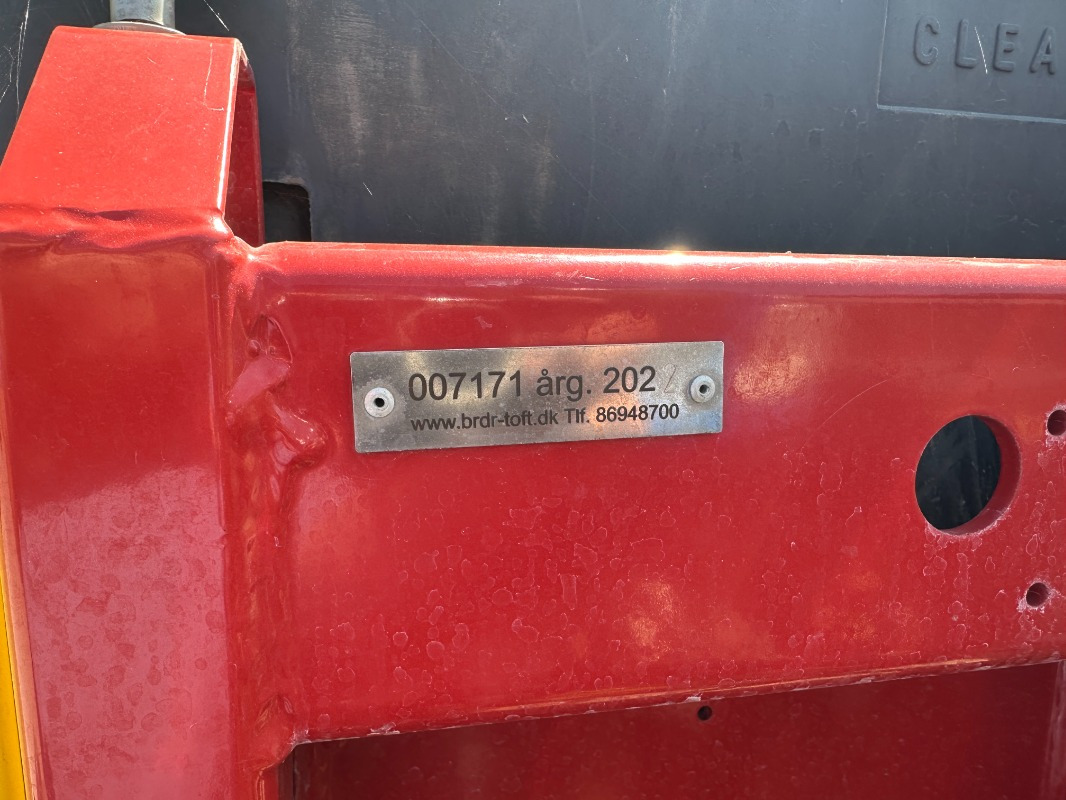 Tecnocar Tecnospra 1500 Fronttank - Cosechadora: foto 2 Tecnocar Tecnospra 1500 Fronttank - Cosechadora: foto 2