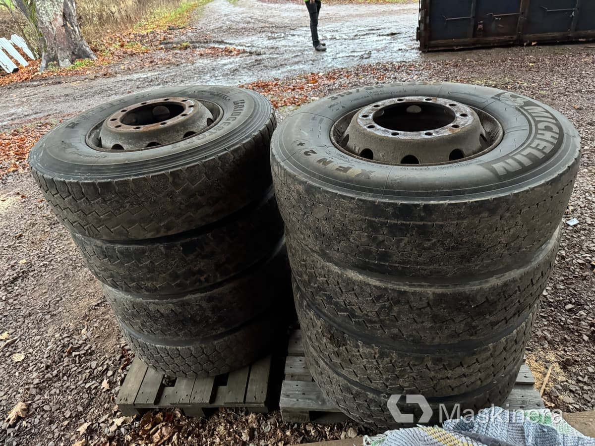 Bridgestone, Michelin & Dunlop Däck 2st 385/65R22.5 & 8st 315/80R22.5 - Neumático: foto 5 Bridgestone, Michelin & Dunlop Däck 2st 385/65R22.5 & 8st 315/80R22.5 - Neumático: foto 5
