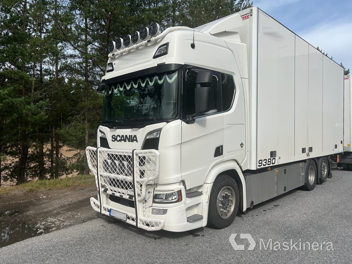 Fjärrbil Scania R580 med öppningsbar sida - Camión caja cerrada: foto 2 Fjärrbil Scania R580 med öppningsbar sida - Camión caja cerrada: foto 2