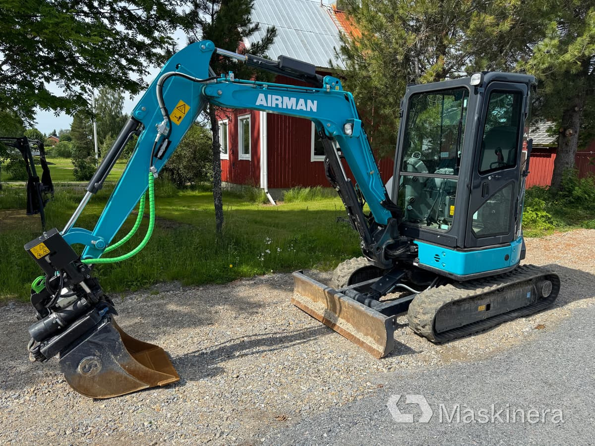 Grävmaskin Airman AX33u-7 med tillbehör - Excavadora de cadenas: foto 1 Grävmaskin Airman AX33u-7 med tillbehör - Excavadora de cadenas: foto 1