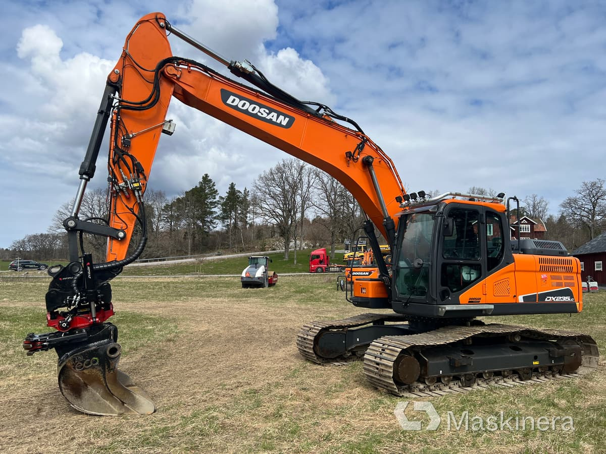 Grävmaskin Doosan DX235NLC-5 med grävsystem - Excavadora de cadenas: foto 1 Grävmaskin Doosan DX235NLC-5 med grävsystem - Excavadora de cadenas: foto 1