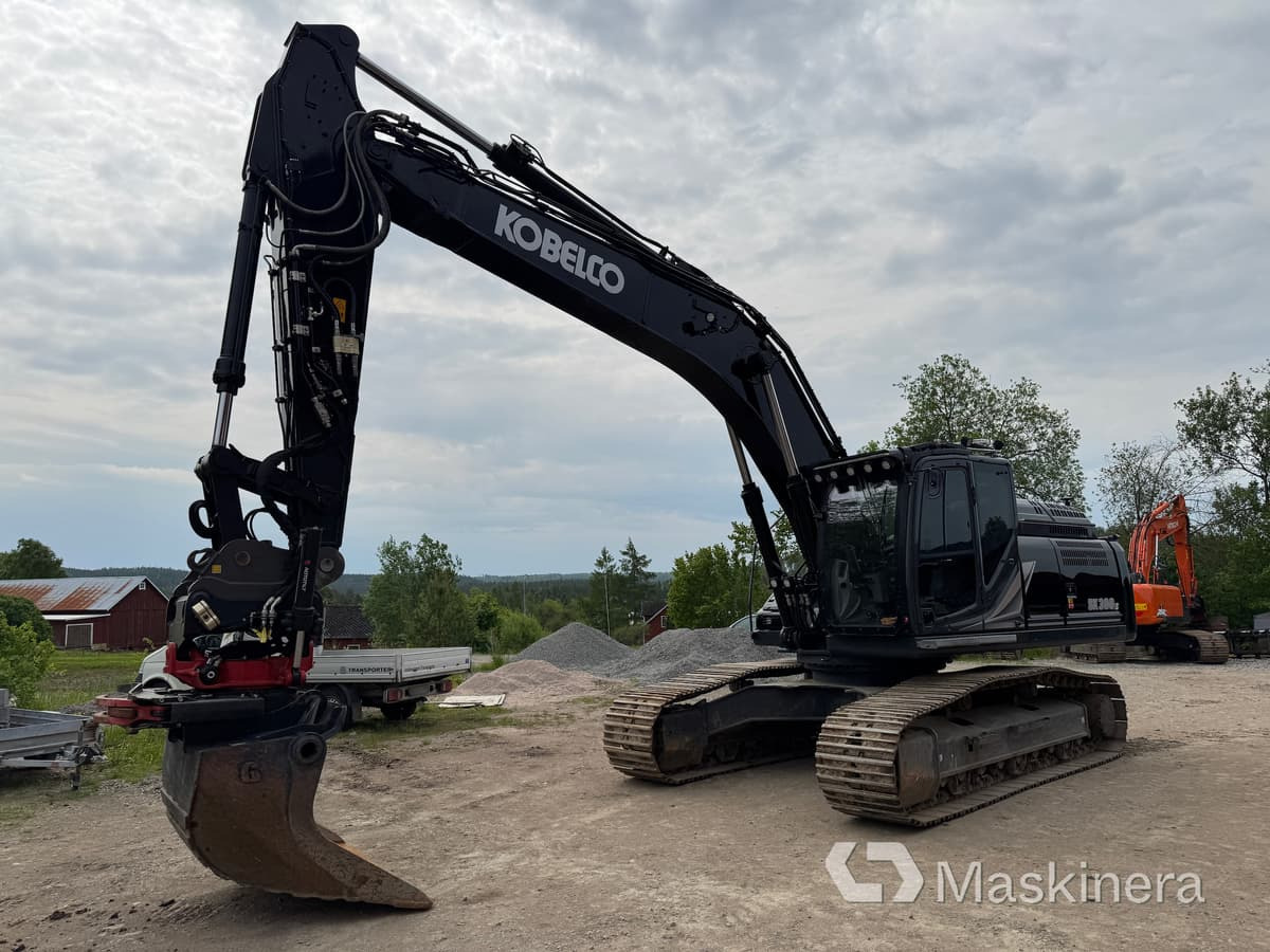 Grävmaskin Kobelco SK300LC med redskap - Excavadora de cadenas: foto 1 Grävmaskin Kobelco SK300LC med redskap - Excavadora de cadenas: foto 1