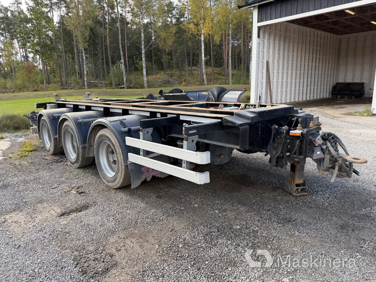 Lastväxlarkärra 3-axlad med tipp CMT Chojnice PT 12-20 - Remolque multilift/ Portacontenedores de cadenas: foto 3 Lastväxlarkärra 3-axlad med tipp CMT Chojnice PT 12-20 - Remolque multilift/ Portacontenedores de cadenas: foto 3