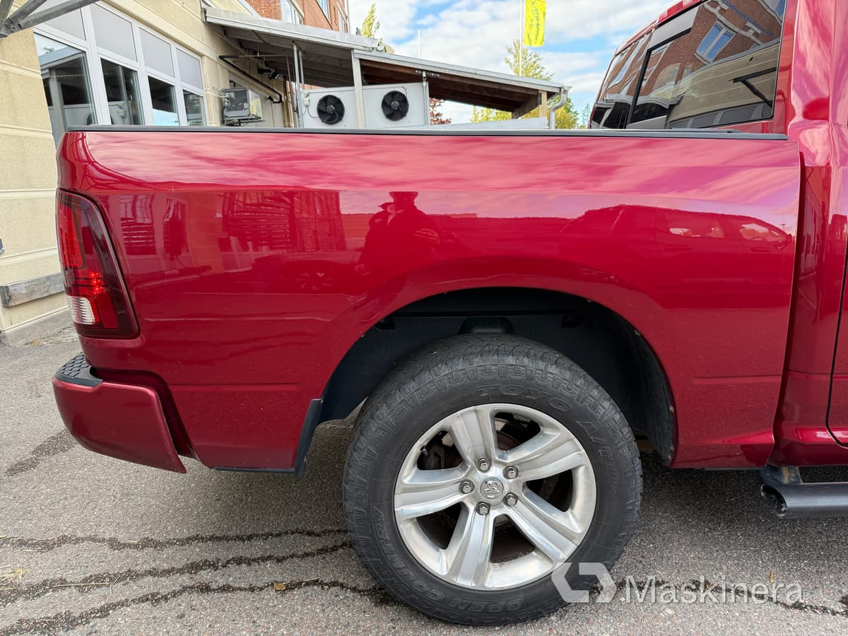Pickup Dodge Ram 1500 Crew Cab 5.7L V8 HEMI - Furgoneta pequeña: foto 5 Pickup Dodge Ram 1500 Crew Cab 5.7L V8 HEMI - Furgoneta pequeña: foto 5