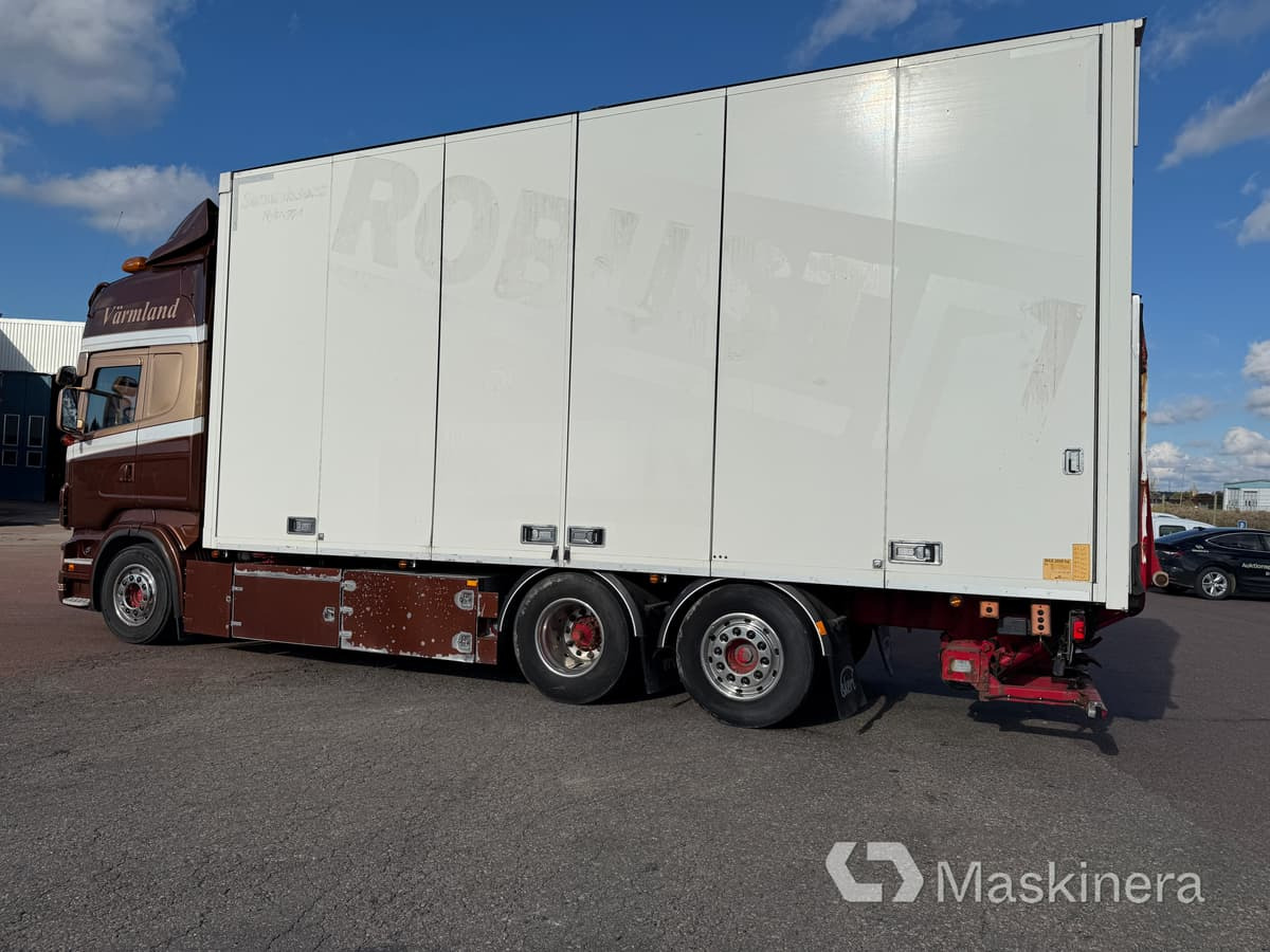 Scania R560 Skåpbil Scania R560 - Camión caja cerrada: foto 2 Scania R560 Skåpbil Scania R560 - Camión caja cerrada: foto 2