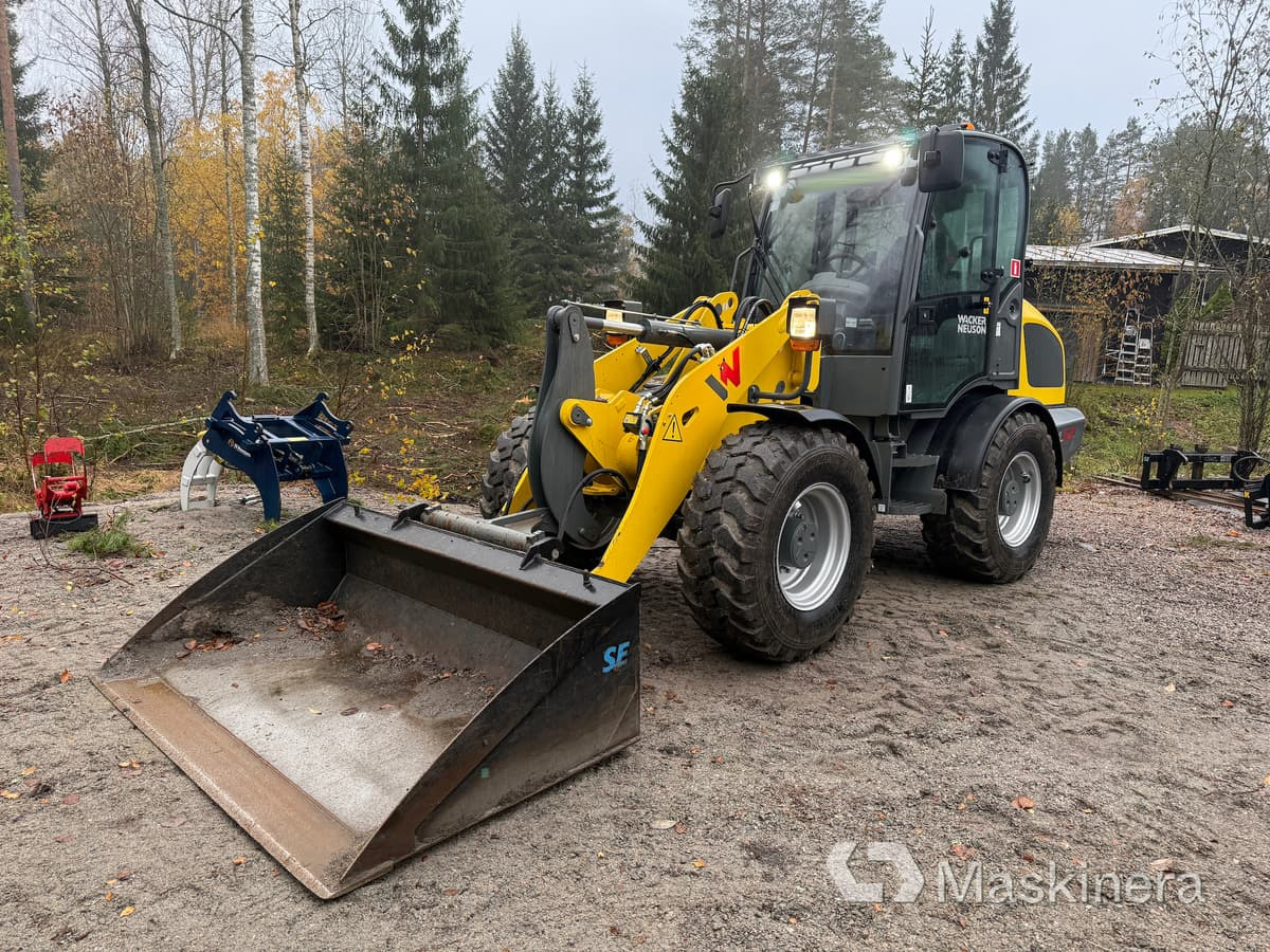 Wacker Neuson WL52 RL50 Hjullastare Wacker Neuson WL52 med Vagn och många redskap - Cargadora de ruedas: foto 1 Wacker Neuson WL52 RL50 Hjullastare Wacker Neuson WL52 med Vagn och många redskap - Cargadora de ruedas: foto 1