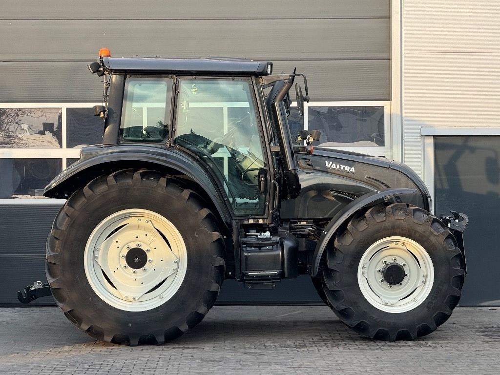 Valtra N 122 V - Tractor: foto 4 Valtra N 122 V - Tractor: foto 4