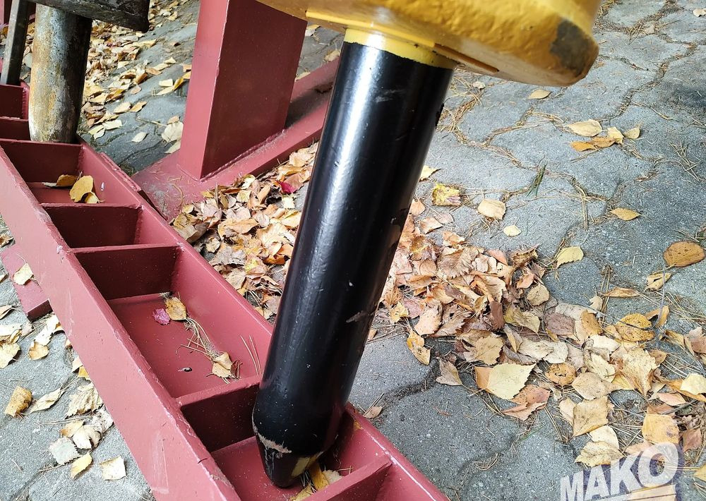 Młot hydrauliczny Montabert SC36 390kg do koparki - Implemento para Maquinaria de construcción: foto 2 Młot hydrauliczny Montabert SC36 390kg do koparki - Implemento para Maquinaria de construcción: foto 2