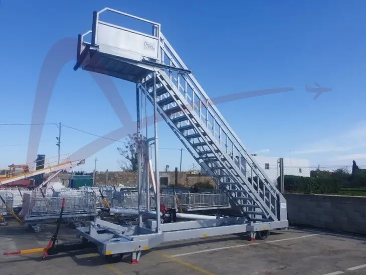 MASTER EQUIPMENT STR710-14 - Escalera de pasajeros: foto 5 MASTER EQUIPMENT STR710-14 - Escalera de pasajeros: foto 5