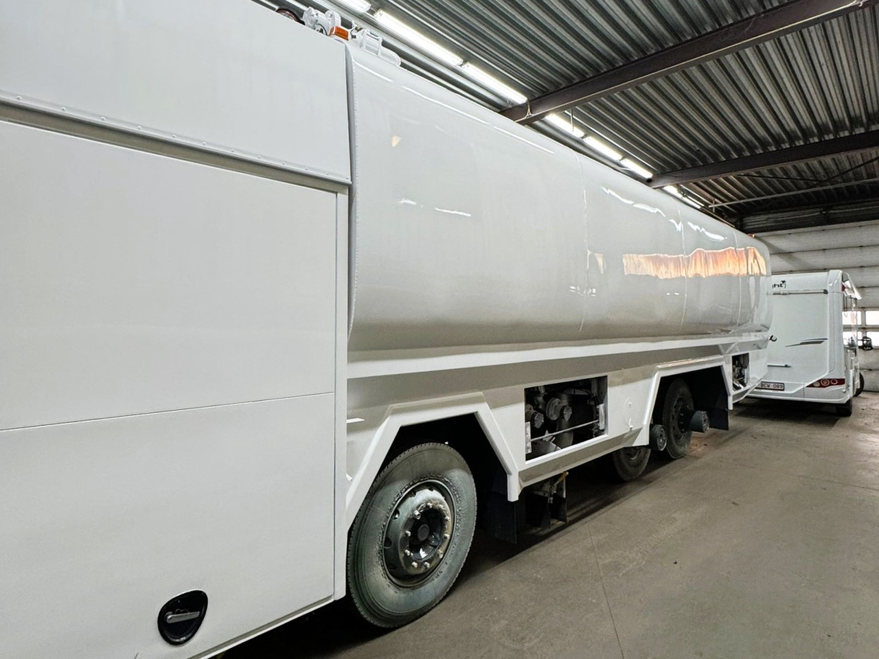- Remolque cisterna: foto 2 - Remolque cisterna: foto 2