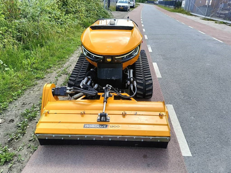McConnel Robocut RC56 robot remote maaier mower 1200kg - Segadora: foto 3 McConnel Robocut RC56 robot remote maaier mower 1200kg - Segadora: foto 3