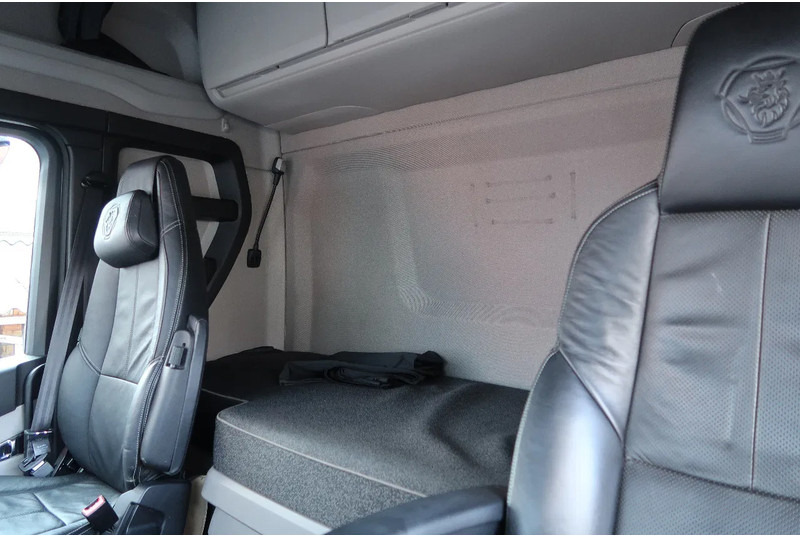 Cabeza tractora Scania 540S NGS FULL AIR/ RETARDER/ ALCOA/ LEATHER/ 2X TANK/ PARK AIRCO: foto 13