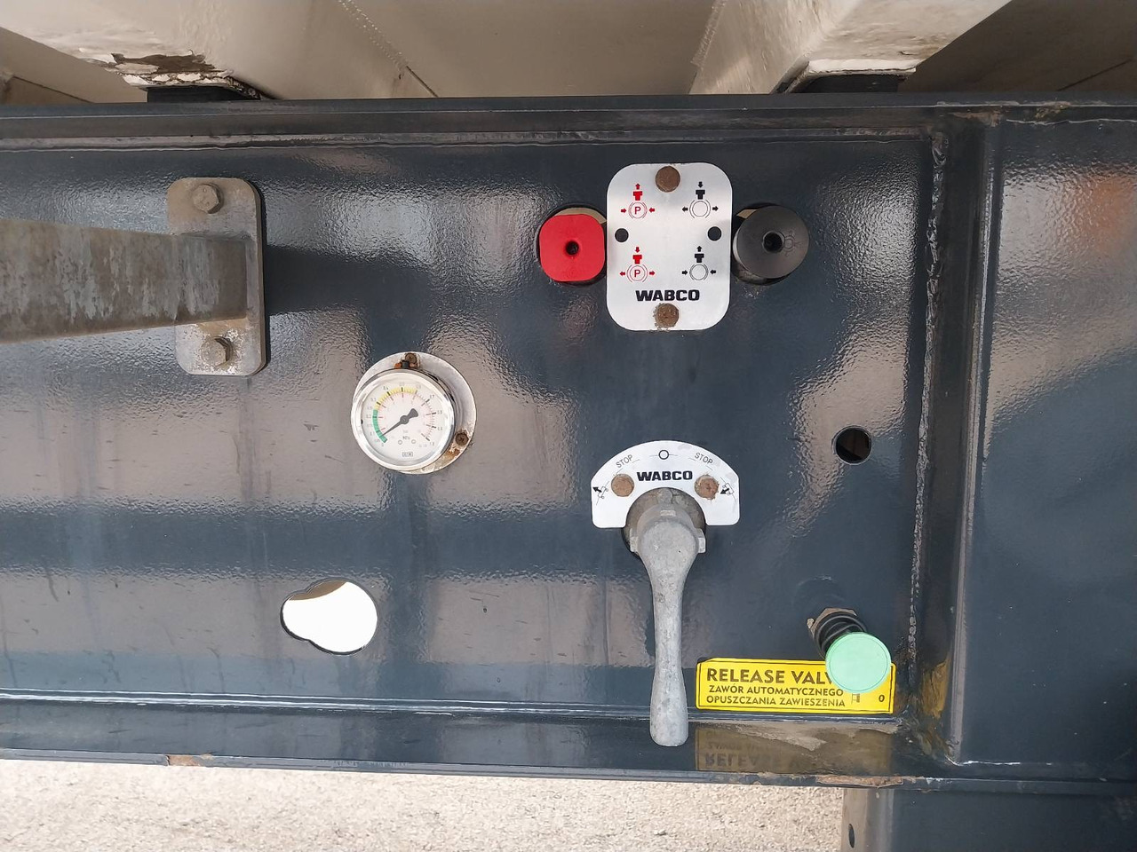 Semirremolque volquete BODEX 55m3: foto 9