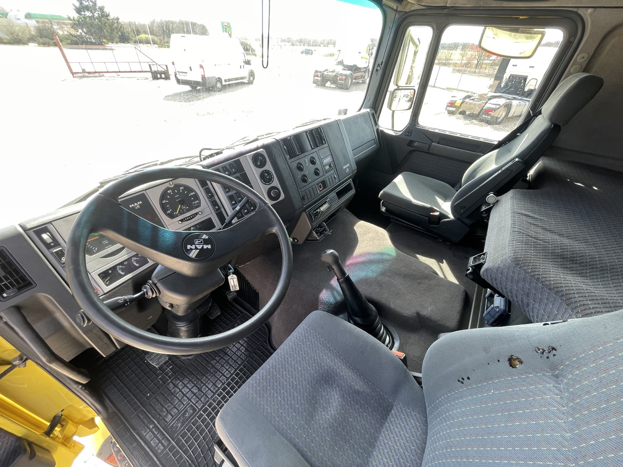 MAN F2000 413 6x2 Manual CRANE Hiab 330+jib 90 21m - Cabeza tractora: foto 3 MAN F2000 413 6x2 Manual CRANE Hiab 330+jib 90 21m - Cabeza tractora: foto 3