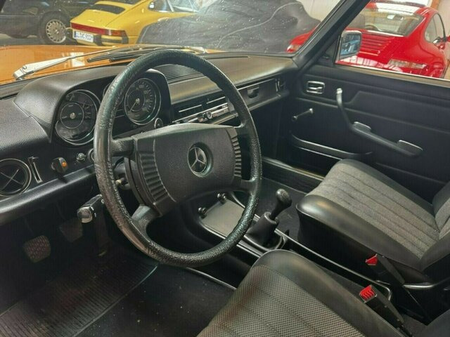 MERCEDES-BENZ 200 D/8 W115... - Sedan: foto 5 MERCEDES-BENZ 200 D/8 W115... - Sedan: foto 5