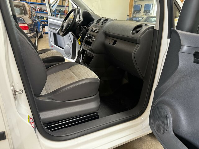 VW Caddy 1.6 TDI Kasten Sortimo AHK... - Furgón: foto 5 VW Caddy 1.6 TDI Kasten Sortimo AHK... - Furgón: foto 5