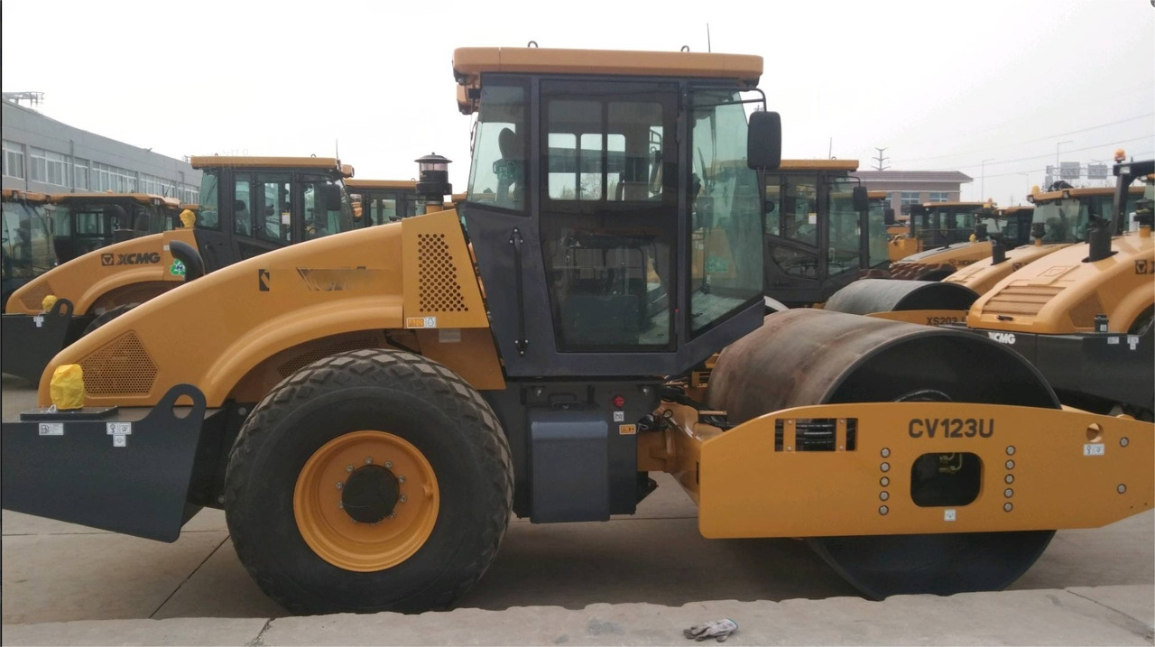 Apisonadora de asfalto XCMG CV123 used 12ton single drum vibratory compactor price: foto 6