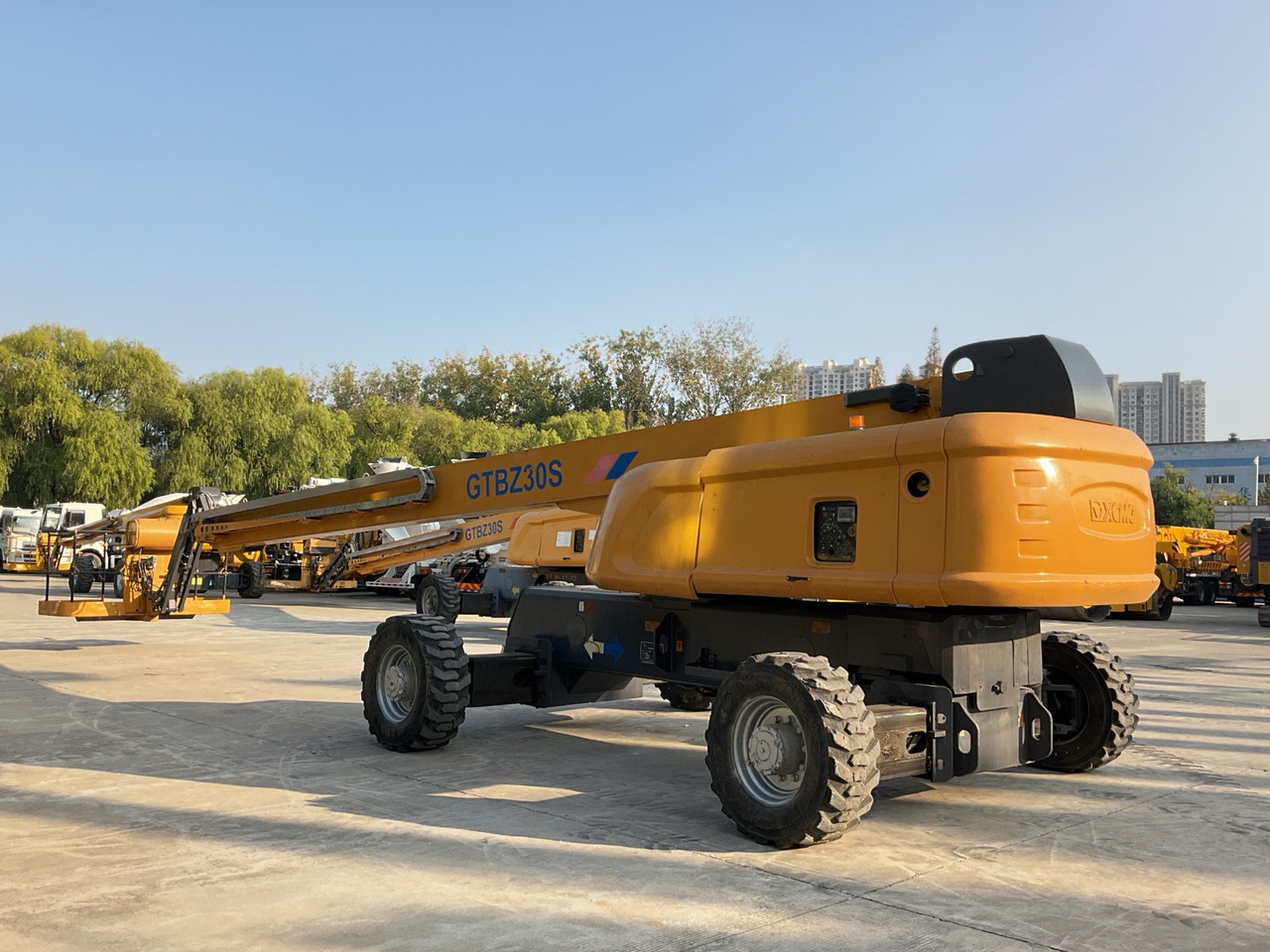 XCMG Official Used Aerial Boom Lift GTBZ30S 30 Meters Mobile Cherry Picker Price - Plataforma telescopica: foto 3 XCMG Official Used Aerial Boom Lift GTBZ30S 30 Meters Mobile Cherry Picker Price - Plataforma telescopica: foto 3