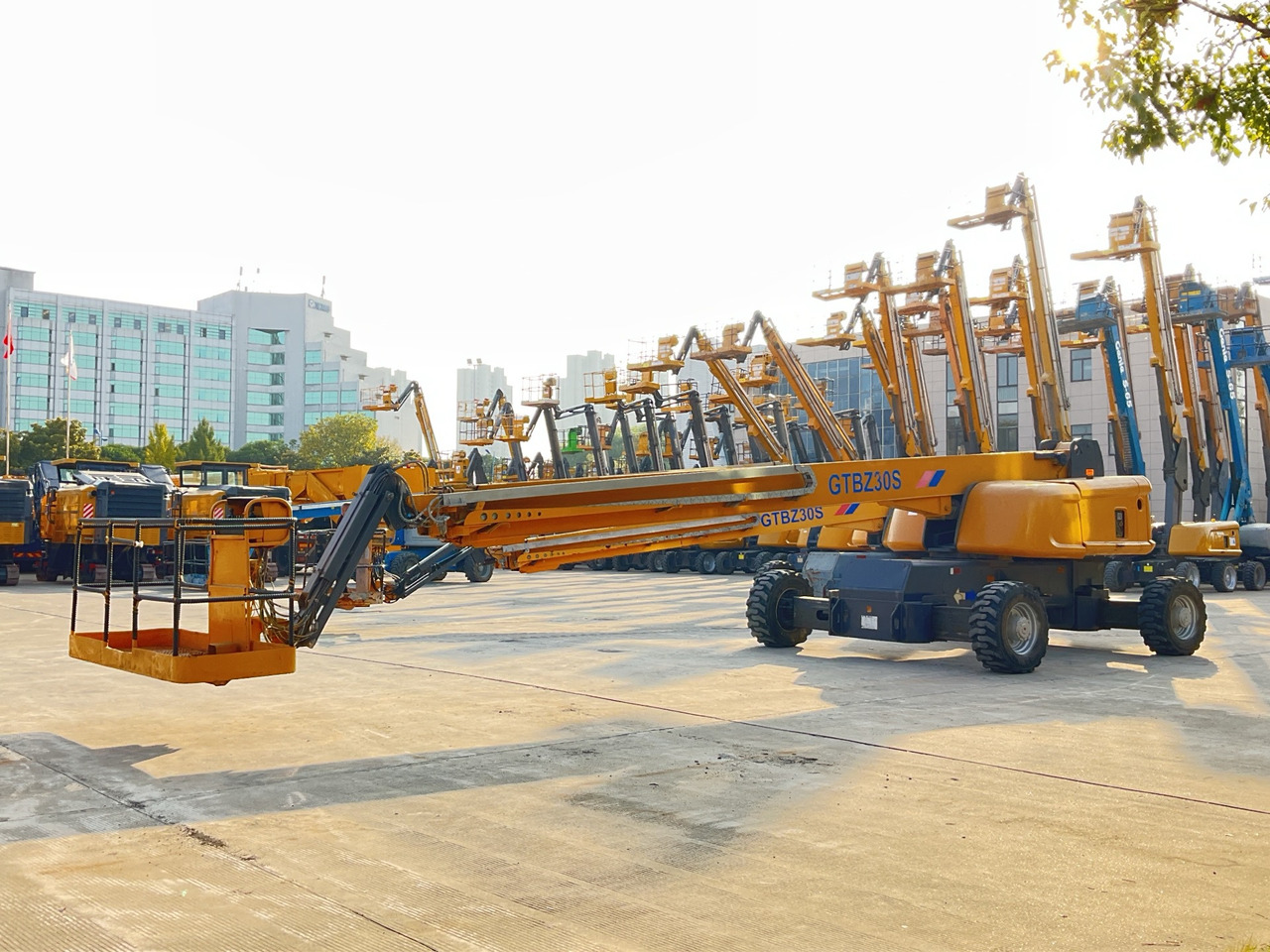 XCMG Official Used Aerial Boom Lift GTBZ30S 30 Meters Mobile Cherry Picker Price - Plataforma telescopica: foto 4 XCMG Official Used Aerial Boom Lift GTBZ30S 30 Meters Mobile Cherry Picker Price - Plataforma telescopica: foto 4
