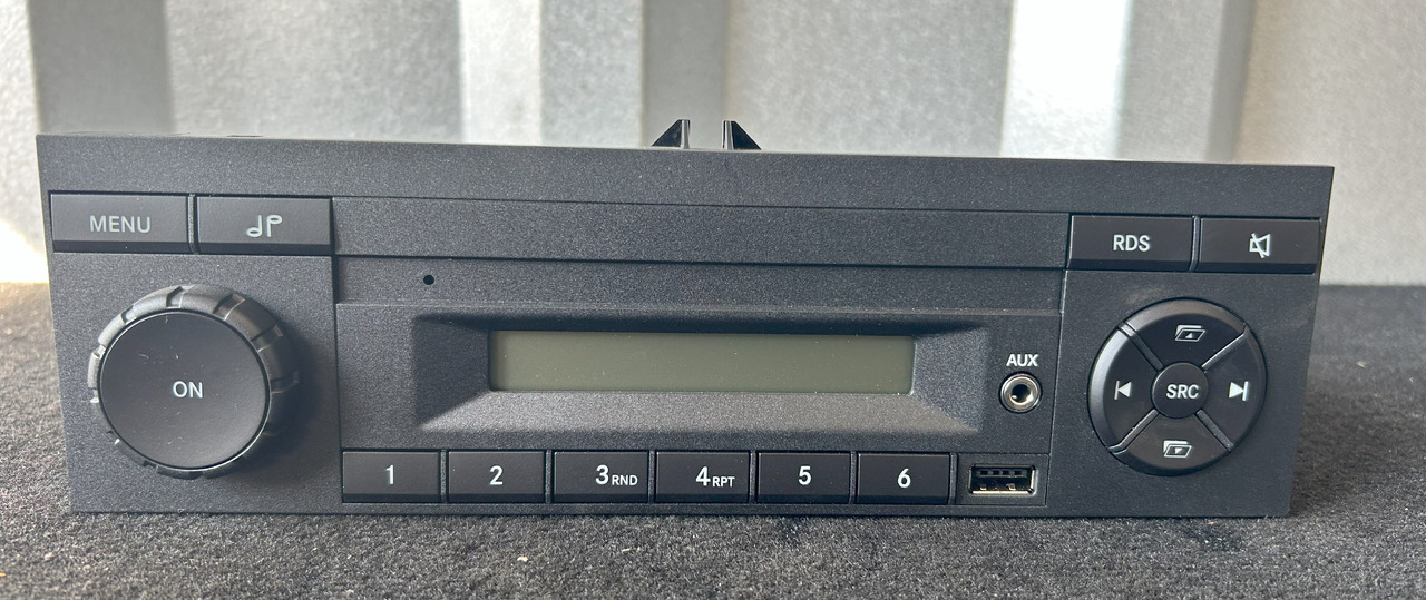 BOSCH CAR RADIO 7620002245 MERCEDES ACTROS A0014461862 NEW ORIGINAL - Cabina e interior: foto 1 BOSCH CAR RADIO 7620002245 MERCEDES ACTROS A0014461862 NEW ORIGINAL - Cabina e interior: foto 1