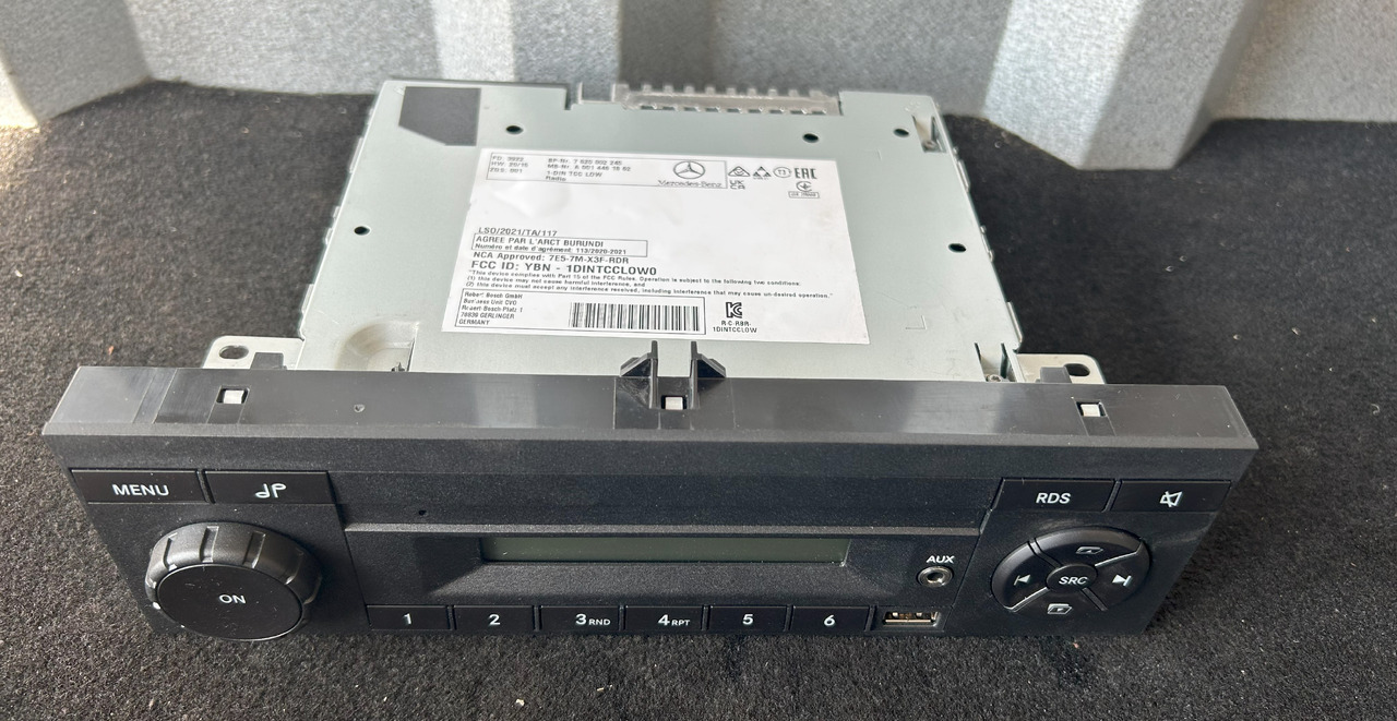 BOSCH CAR RADIO 7620002245 MERCEDES ACTROS A0014461862 NEW ORIGINAL - Cabina e interior: foto 2 BOSCH CAR RADIO 7620002245 MERCEDES ACTROS A0014461862 NEW ORIGINAL - Cabina e interior: foto 2