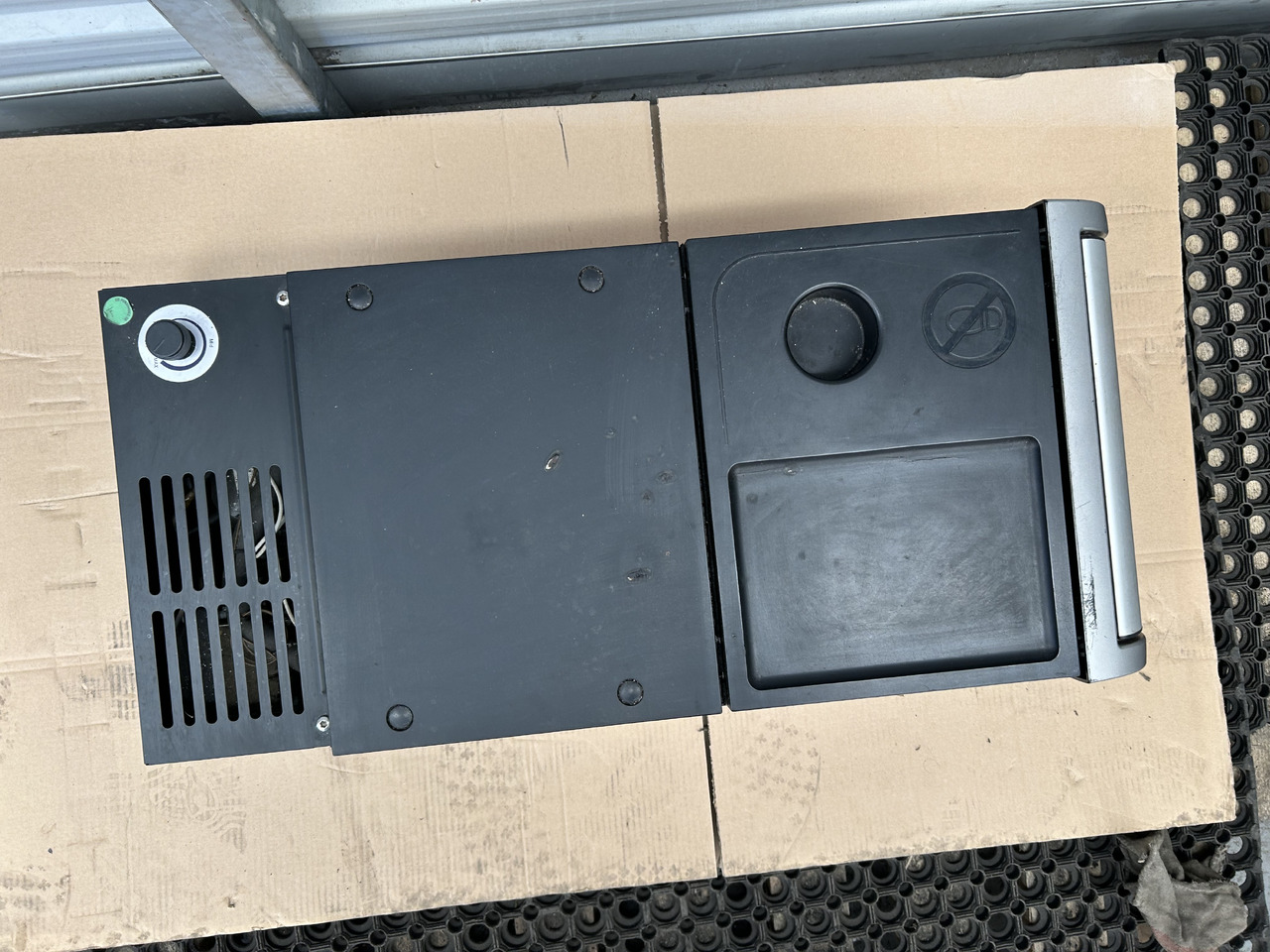 DAF REFRIGERATOR FOR DAF XF 106 - Pieza universal: foto 4 DAF REFRIGERATOR FOR DAF XF 106 - Pieza universal: foto 4