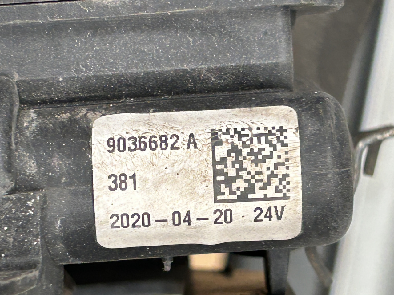 DAF TUBE THREE-WAY VALVE WEBASTO WATER 9036682 - Pieza de aire acondicionado: foto 3 DAF TUBE THREE-WAY VALVE WEBASTO WATER 9036682 - Pieza de aire acondicionado: foto 3