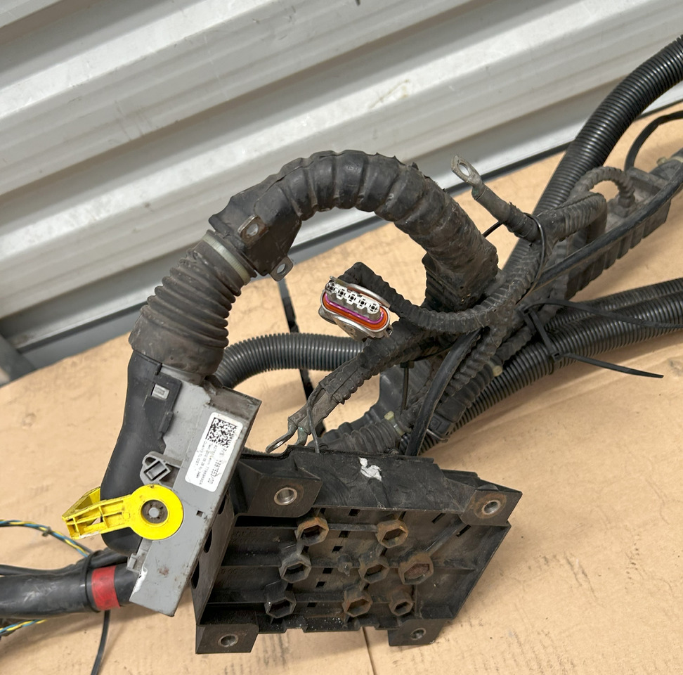 DAF XF 106 J3B ENGINE WIRING HARNESS - Cables/ Alambres: foto 3 DAF XF 106 J3B ENGINE WIRING HARNESS - Cables/ Alambres: foto 3