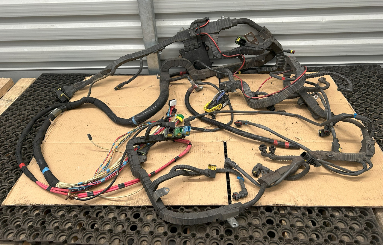 DAF XF 106 J3C ENGINE WIRING HARNESS - Cables/ Alambres: foto 1 DAF XF 106 J3C ENGINE WIRING HARNESS - Cables/ Alambres: foto 1