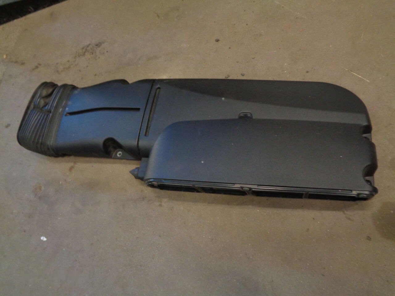 DAF XF 106 Komin Powietrza DAF XF 106 1935598 DAF XF 106 truck - Carrocería y exterior para Camión: foto 2 DAF XF 106 Komin Powietrza DAF XF 106 1935598 DAF XF 106 truck - Carrocería y exterior para Camión: foto 2