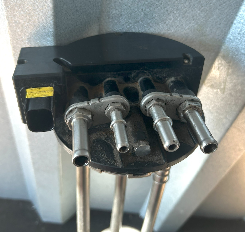 DAF XF 106 TEMPERATURE AND ADBLUE LEVEL SENSOR - Sensor: foto 2 DAF XF 106 TEMPERATURE AND ADBLUE LEVEL SENSOR - Sensor: foto 2