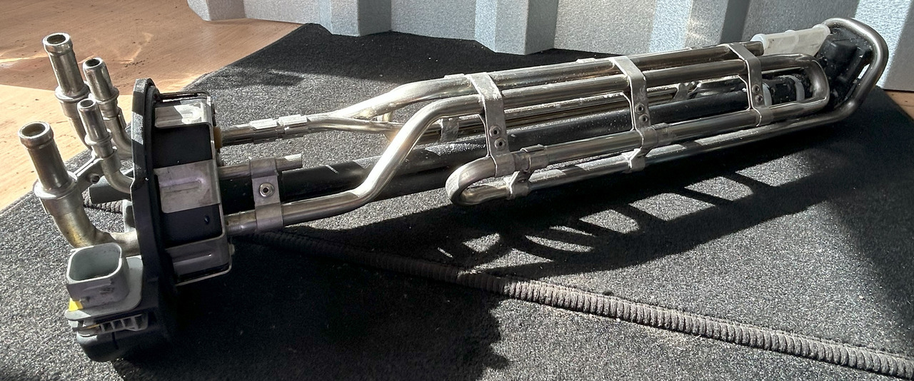 DAF XF 106 TEMPERATURE AND ADBLUE LEVEL SENSOR - Sensor: foto 4 DAF XF 106 TEMPERATURE AND ADBLUE LEVEL SENSOR - Sensor: foto 4