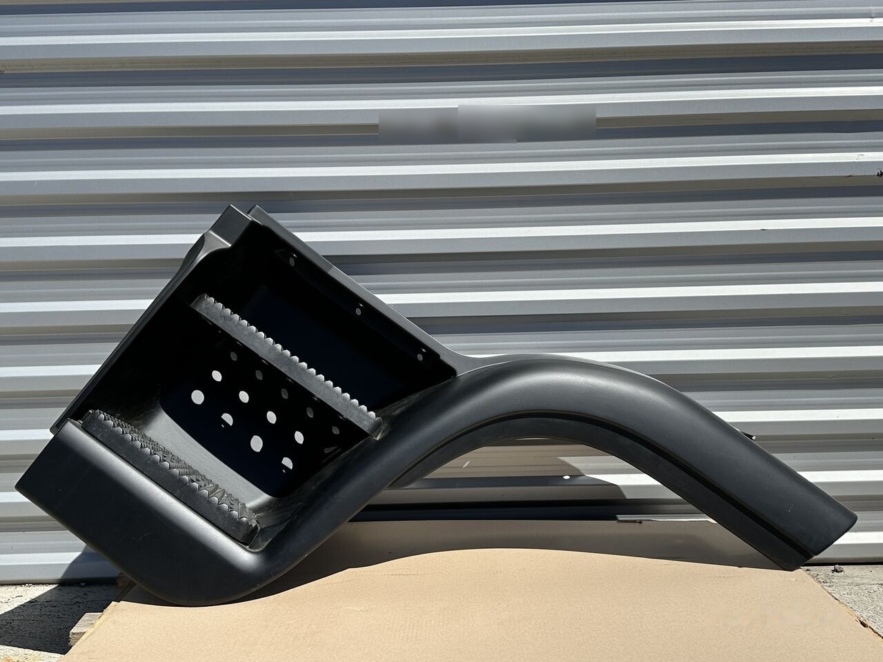 IVECO EUROCARGO 504039203 IVECO 504039203 - Peldaño para Camión: foto 1 IVECO EUROCARGO 504039203 IVECO 504039203 - Peldaño para Camión: foto 1