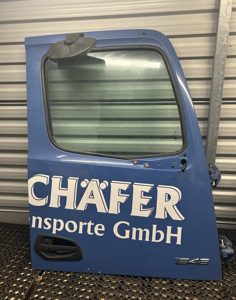 MERCEDES ACTROS MP4 DOOR RIGHT EITH RAMP MIRROR - Puerta y piezas: foto 1 MERCEDES ACTROS MP4 DOOR RIGHT EITH RAMP MIRROR - Puerta y piezas: foto 1