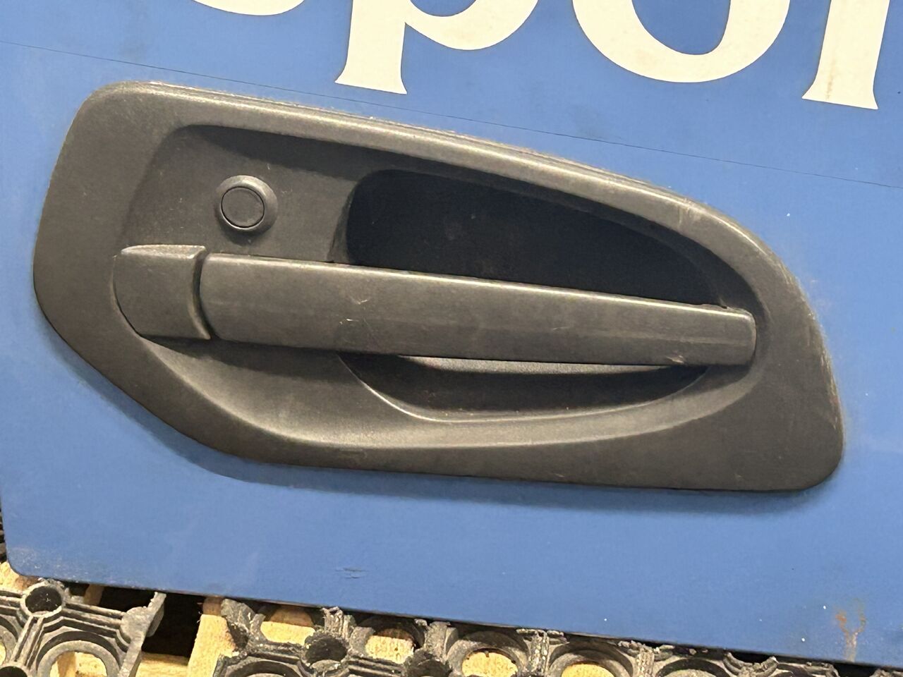MERCEDES ACTROS MP4 DOOR RIGHT EITH RAMP MIRROR - Puerta y piezas: foto 2 MERCEDES ACTROS MP4 DOOR RIGHT EITH RAMP MIRROR - Puerta y piezas: foto 2