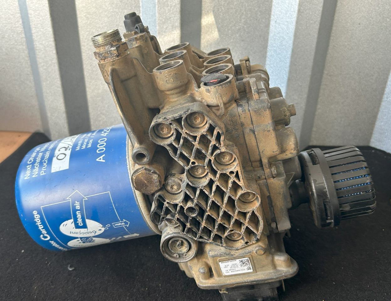 MERCEDES-BENZ AROCS MP4 EAPU AIR DRYER - Piezas de freno para Camión: foto 4 MERCEDES-BENZ AROCS MP4 EAPU AIR DRYER - Piezas de freno para Camión: foto 4