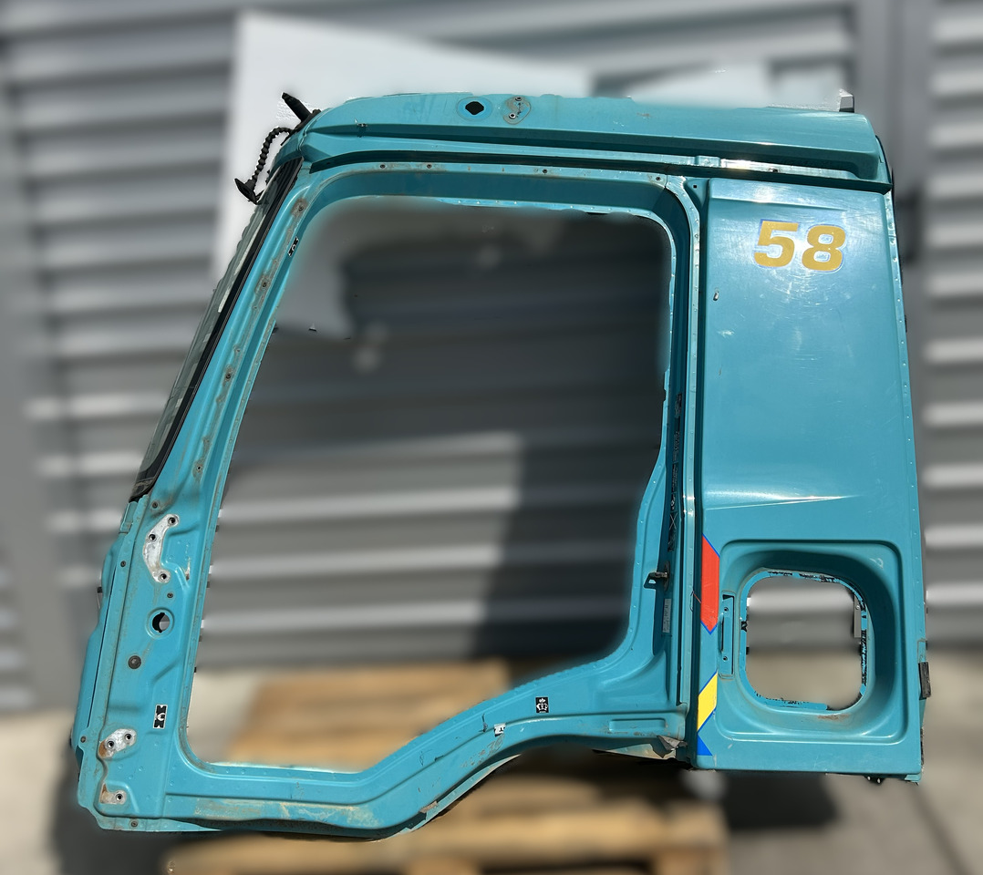 MERCEDES-BENZ AROCS MP4 LEFT SIDE QUARTER PANEL M CLASSIC SPACE - Cabina: foto 1 MERCEDES-BENZ AROCS MP4 LEFT SIDE QUARTER PANEL M CLASSIC SPACE - Cabina: foto 1