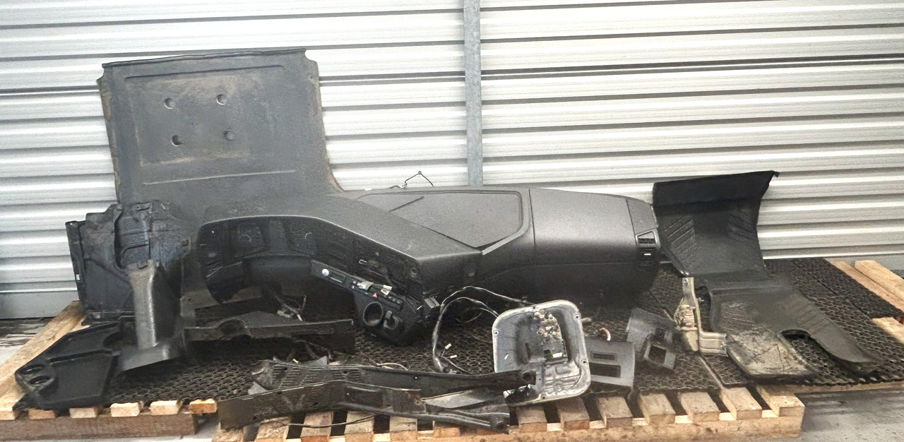 MERCEDES-BENZ KOMPLETNA PRZEKŁADKA WNĘTRZA -  DESKA KONSOLA DO ANGLIKA MERCEDES AROCS MP4 - Cabina: foto 1 MERCEDES-BENZ KOMPLETNA PRZEKŁADKA WNĘTRZA -  DESKA KONSOLA DO ANGLIKA MERCEDES AROCS MP4 - Cabina: foto 1