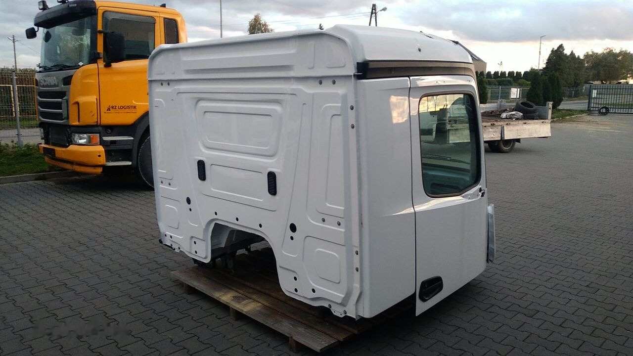 Mercedes-Benz Arocs 8x8 8x6 4x4 6x6 6x4 M Classic Space 320mm   Mercedes-Benz AROCS Arocs 8x8 8x6 4x4 6x6 6x4 M Classic Space 320mm truck - Cabina para Camión: foto 4 Mercedes-Benz Arocs 8x8 8x6 4x4 6x6 6x4 M Classic Space 320mm   Mercedes-Benz AROCS Arocs 8x8 8x6 4x4 6x6 6x4 M Classic Space 320mm truck - Cabina para Camión: foto 4