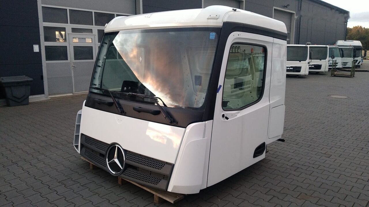 Mercedes-Benz Arocs 8x8 8x6 4x4 6x6 6x4 M Classic Space 320mm   Mercedes-Benz AROCS Arocs 8x8 8x6 4x4 6x6 6x4 M Classic Space 320mm truck - Cabina para Camión: foto 2 Mercedes-Benz Arocs 8x8 8x6 4x4 6x6 6x4 M Classic Space 320mm   Mercedes-Benz AROCS Arocs 8x8 8x6 4x4 6x6 6x4 M Classic Space 320mm truck - Cabina para Camión: foto 2