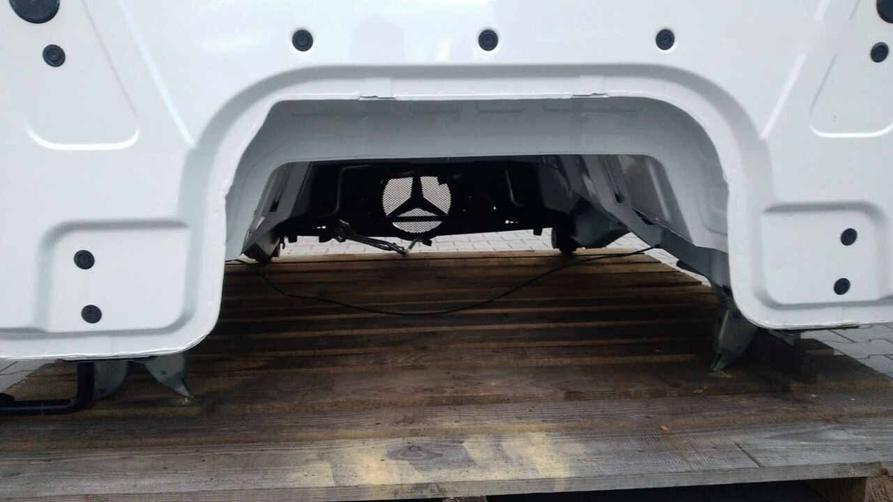 Mercedes-Benz Arocs 8x8 8x6 4x4 6x6 6x4 M Classic Space 320mm   Mercedes-Benz AROCS Arocs 8x8 8x6 4x4 6x6 6x4 M Classic Space 320mm truck - Cabina para Camión: foto 5 Mercedes-Benz Arocs 8x8 8x6 4x4 6x6 6x4 M Classic Space 320mm   Mercedes-Benz AROCS Arocs 8x8 8x6 4x4 6x6 6x4 M Classic Space 320mm truck - Cabina para Camión: foto 5